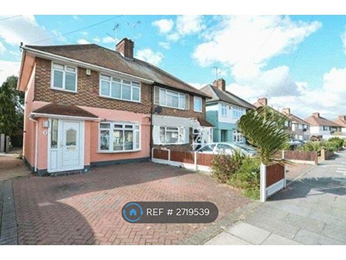 3 Bedroom Semi Detached House To Rent In Antrim Road, Southend On Sea, SS3