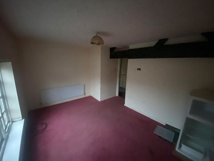 1 Bedroom Flat For Sale In Hinds Head, High Street, Lambourn, Hungerford, Berkshire, RG17