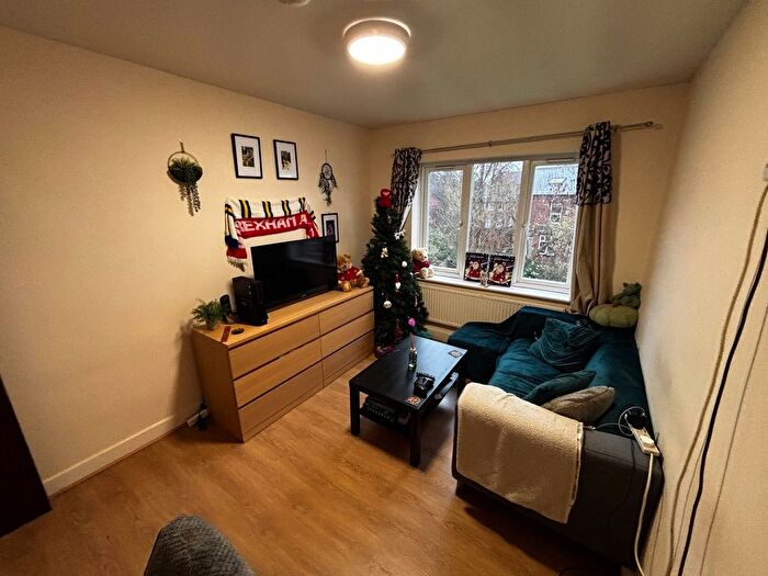 2 Bedroom Flat To Rent In Pennington Court, Leeds, LS6