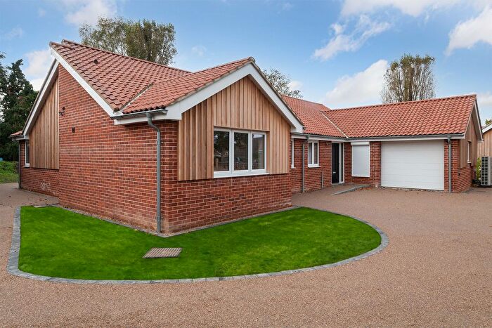 4 Bedroom Detached Bungalow To Rent In Marjories Loke, Trunch, NR28