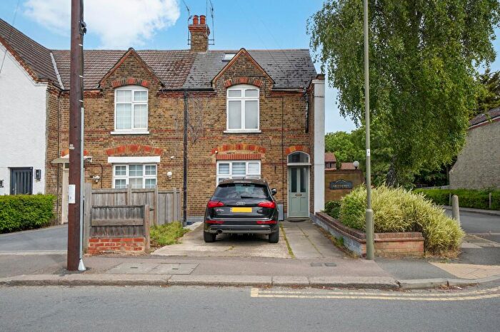 2 Bedroom Flat For Sale In Victoria Road, Barnet, EN4