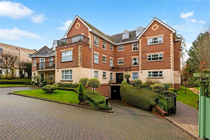 2 Bedroom Flat For Sale In Eastbury Avenue, Northwood, Hertfordshire, HA6