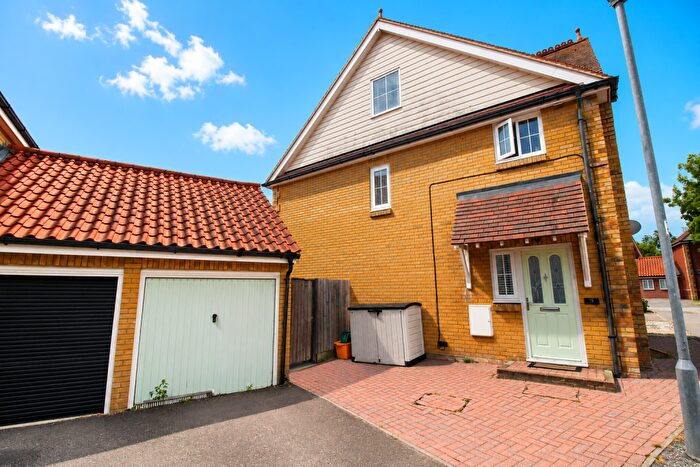 4 Bedroom Semi-Detached House For Sale In Bramble Tye, Basildon, SS15