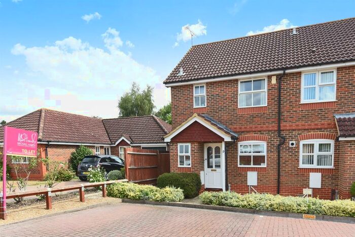 3 Bedroom End Of Terrace House To Rent In Coniston Close, Woodley, RG5
