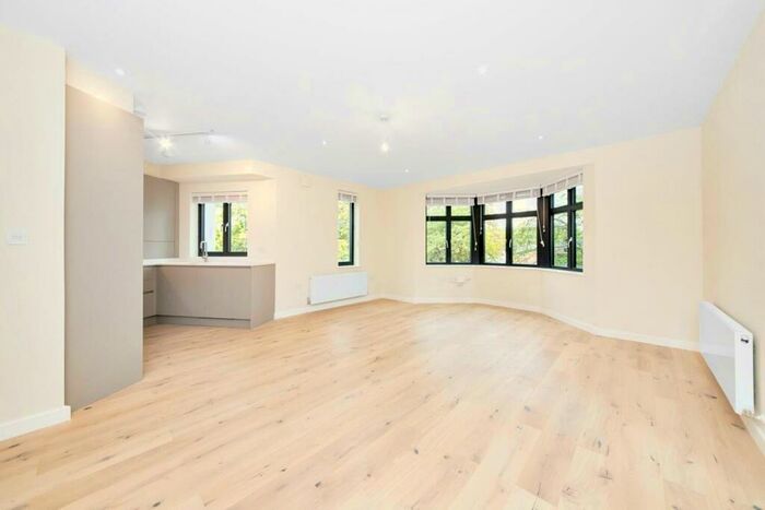 2 Bedroom Apartment To Rent In Alleyn Park, Dulwich, London, SE21