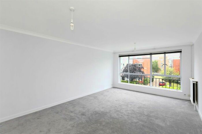 3 Bedroom Flat To Rent In St. John's Avenue, London, SW15