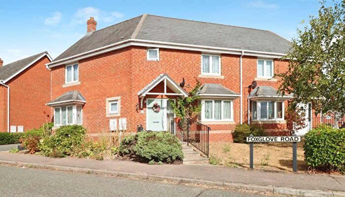 3 Bedroom Semi-Detached House For Sale In Ironwood Avenue, Desborough, Kettering, NN14