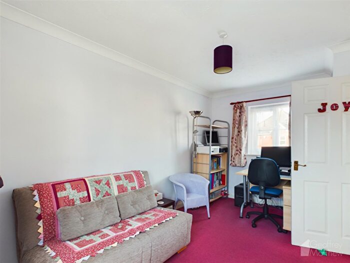 2 Bedroom Semi-Detached House For Sale In Aynsley Gardens, Harlow, CM17