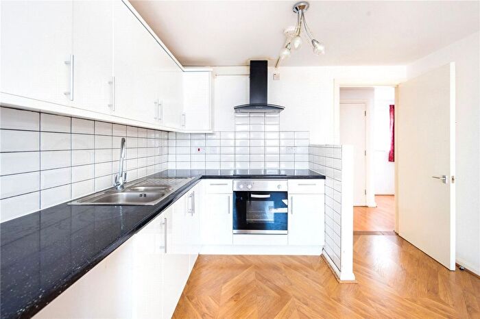 3 Bedroom Flat To Rent In Glasshouse Fields, London, E1W
