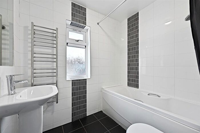 3 Bedroom Property To Rent In Deans Way, Edgware, HA8