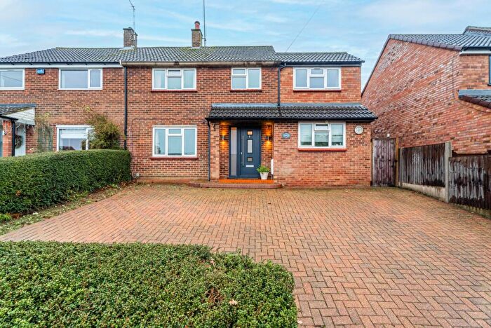 3 Bedroom Semi Detached House For Sale In Molescroft, Harpenden, Hertfordshire, AL5