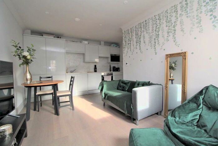 1 Bedroom Apartment To Rent In Lower Southend Road, Wickford, Essex, SS11