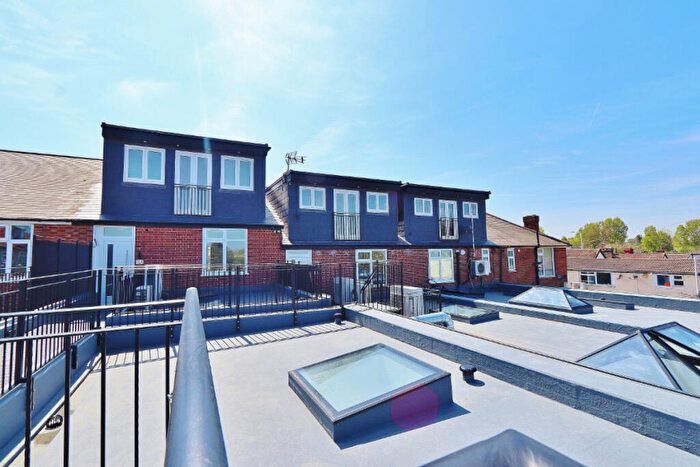 2 Bedroom Flat To Rent In Collier Row Road, Collier Row, RM5