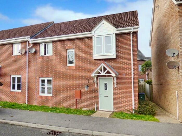 3 Bedroom End Of Terrace House To Rent In Cheal Way, Littlehampton, BN17