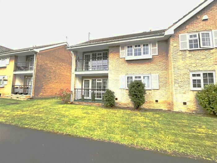 2 Bedroom Flat To Rent In The Glade, Scarborough, YO11