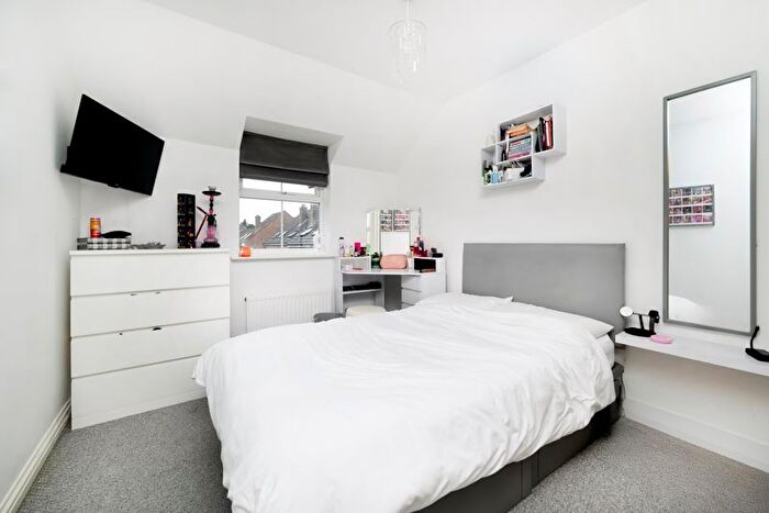 4 Bedroom Property For Sale In Pembroke Avenue, Pinner, HA5