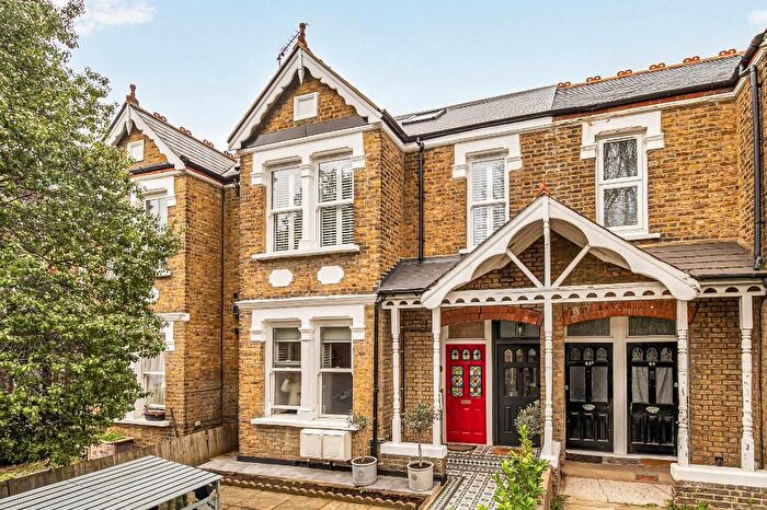 4 Bedroom Maisonette For Sale In Little Ealing Lane, Ealing, London, W5
