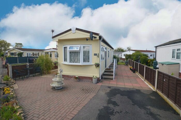 2 Bedroom Mobile/park Home For Sale In Braemar Residential Park, Kirkby Green, Lincoln, Lincolnshire, LN4