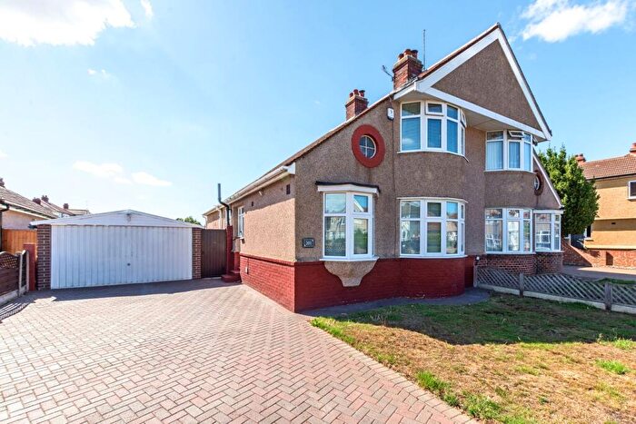 2 Bedroom Semi Detached House For Sale In Burnt Oak Lane, Sidcup, DA15