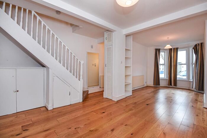 2 Bedroom Terraced House To Rent In Richmond, Surrey, TW9