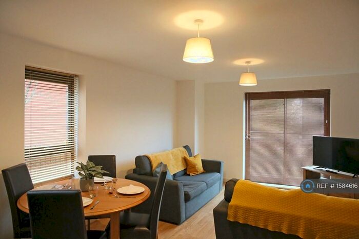2 Bedroom Flat To Rent In Bouverie Court, Leeds, LS9