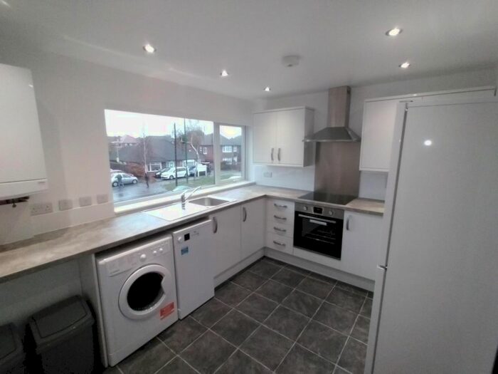 2 Bedroom Flat To Rent In Bramcote Lane, Wollaton, NG8