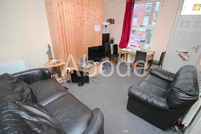4 Bedroom House To Rent In Royal Park Grove, Hyde Park, Leeds, LS6