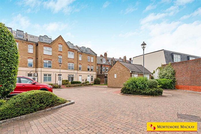 2 Bedroom Flat For Sale In Buttery Mews, London, N14