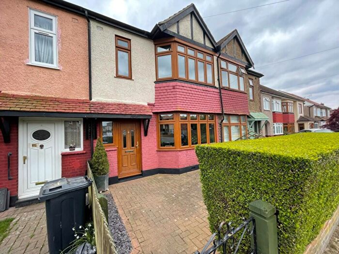 4 Bedroom Terraced House To Rent In Newcastle Avenue, Ilford, London, IG6