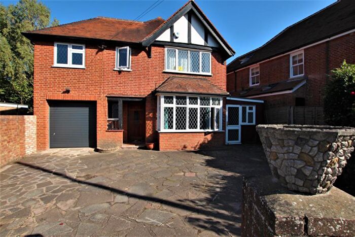 4 Bedroom Detached House To Rent In Woking, Surrey, GU21