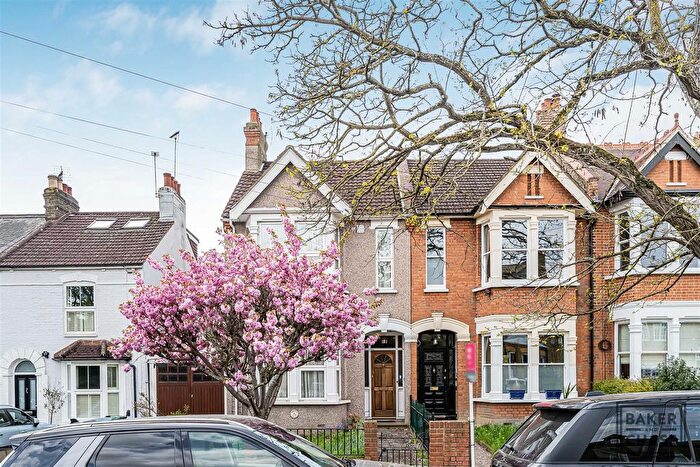 3 Bedroom End Terrace House For Sale In Gordon Hill, Enfield, EN2