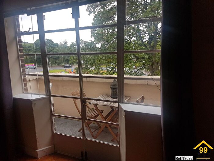 2 Bedroom Flat For Sale In Mansfield Court, Nottingham, NG5