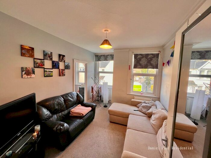 2 Bedroom Flat To Rent In Leighton Road, London, W13