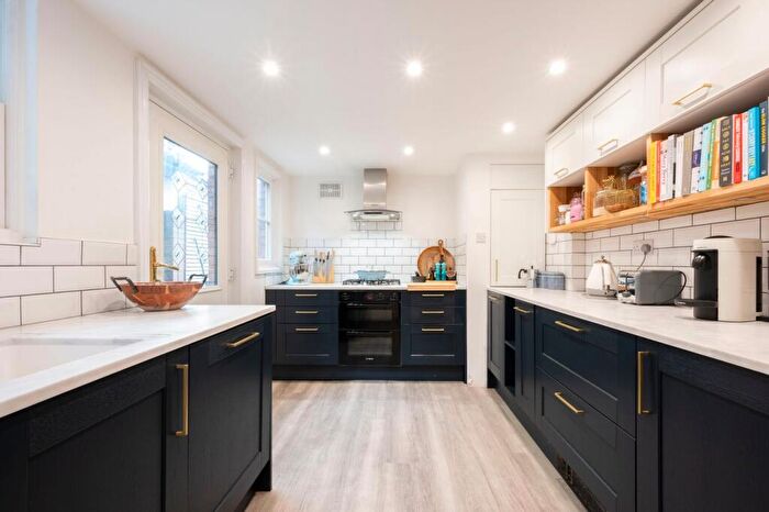 3 Bedroom Detached House For Sale In Springfield Lane, Weybridge, KT13