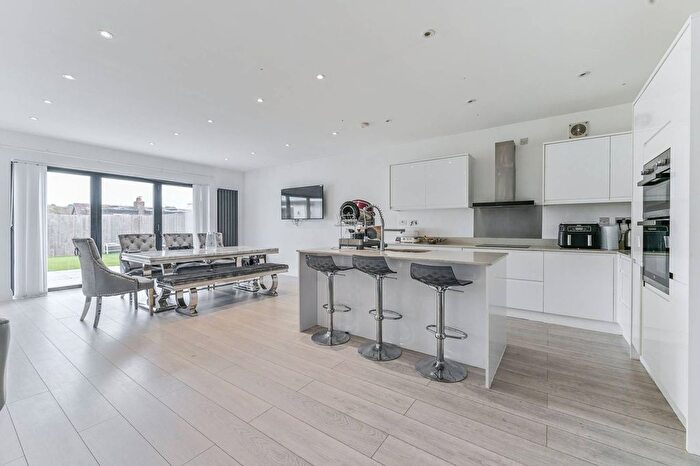 4 Bedroom Detached House For Sale In Riddlesdown Road, Croydon, Purley, CR8