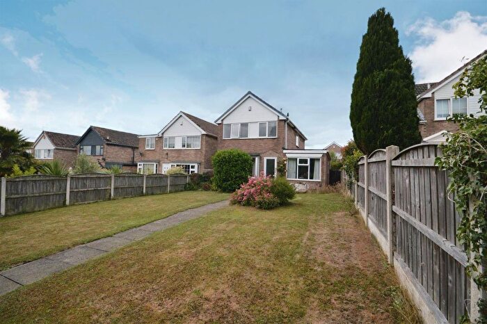 4 Bedroom Detached House For Sale In Ackworth Road, Pontefract, WF8