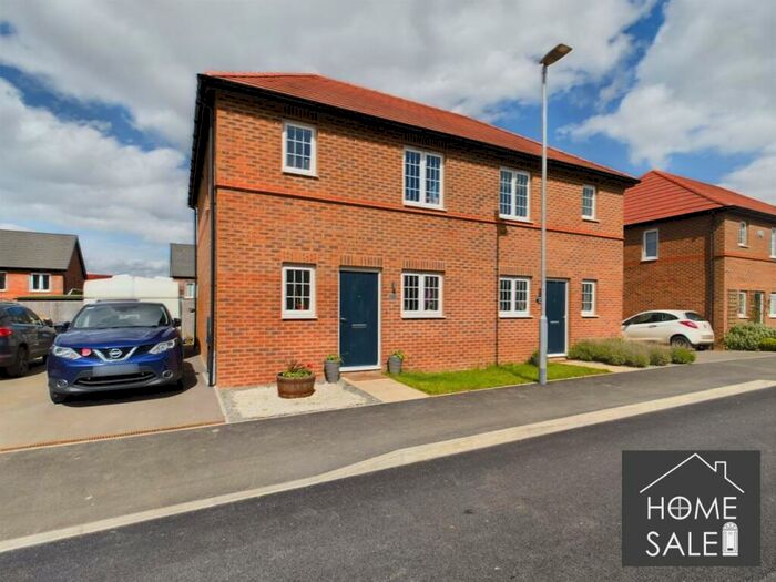 3 Bedroom Semi-Detached House For Sale In Queensferry Drive, Market Harborough, LE16