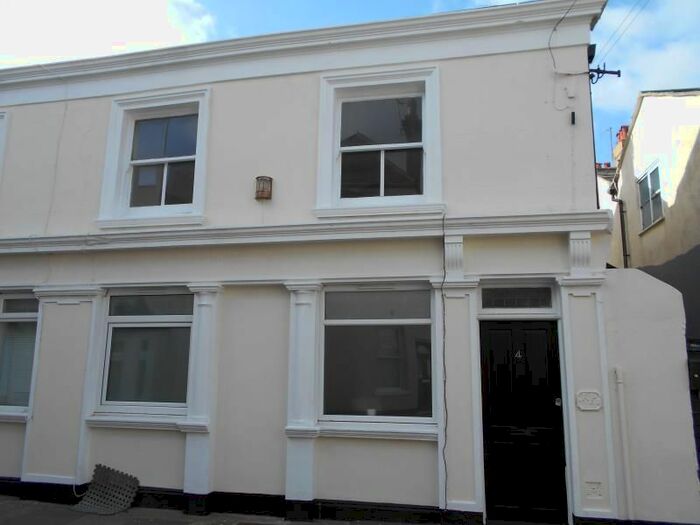 3 Bedroom Flat To Rent In Manor Place, Bognor Regis, PO21