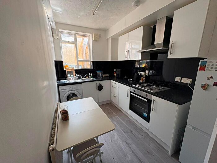 2 Bedroom Apartment To Rent In Queens Court, Clifton, BS8