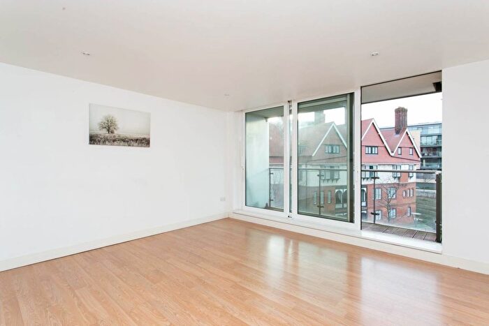 2 Bedroom Flat For Sale In Ebb Court, London, E16