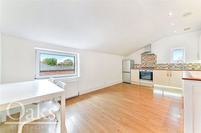 2 Bedroom Flat To Rent In Woodside Green, Woodside, Croydon, SE25