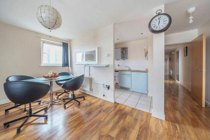 2 Bedroom Flat To Rent In Erebus Drive, Woolwich, London, SE28