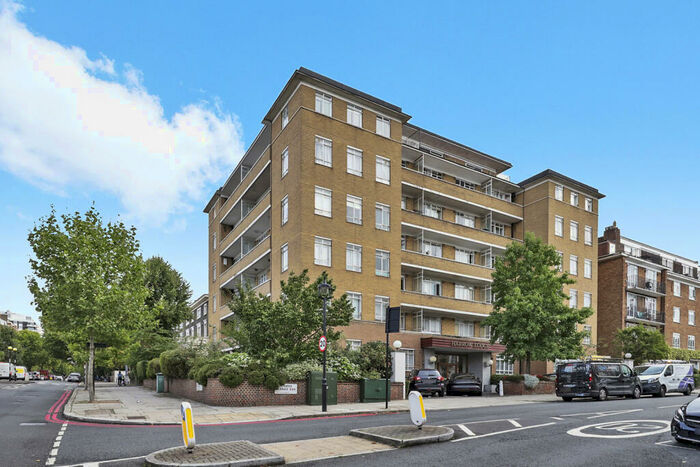 2 Bedroom Flat For Sale In Harrow Lodge, St. John's Wood Road, NW8