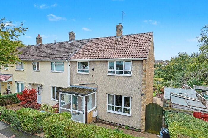 3 Bedroom End Of Terrace House For Sale In Holly Leys, Stevenage, Hertfordshire, SG2