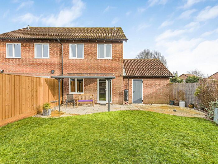 3 Bedroom Semi-Detached House For Sale In Warmans Close, Wantage, OX12