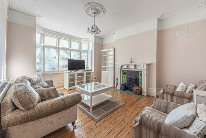 4 Bedroom Semi-Detached House To Rent In Arran Road London, SE6