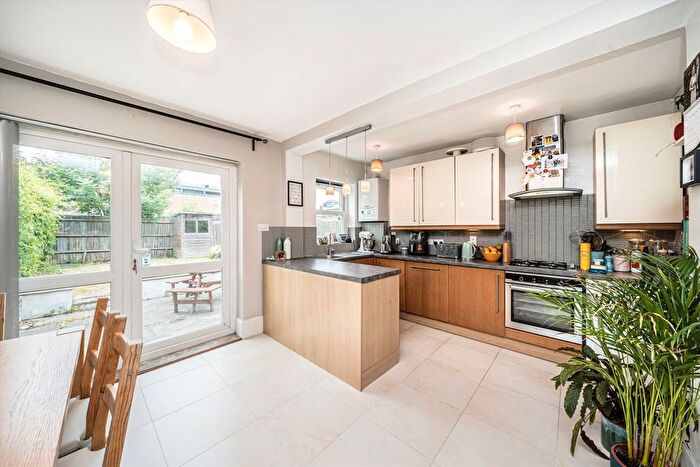 2 Bedroom Flat To Rent In Alexandra Road, Wimbledon, SW19