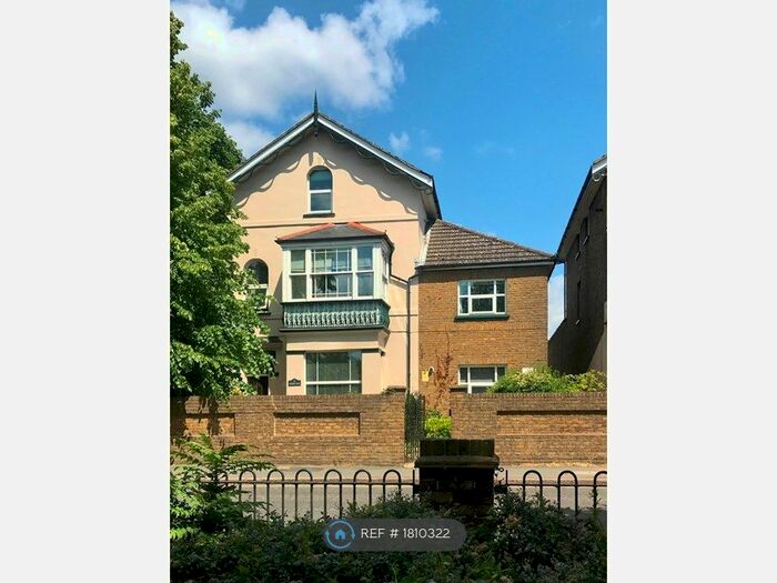 1 Bedroom Flat To Rent In Laleham Road, Surrey, TW18