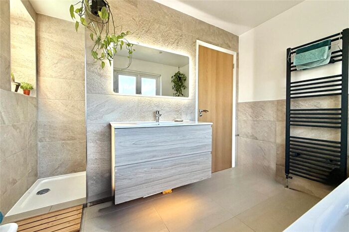 3 Bedroom Detached House For Sale In Beehive Road, Binfield, Berkshire, RG12