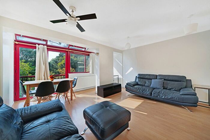 3 Bedroom Maisonette To Rent In Bywater Place, Surrey Quays, SE16